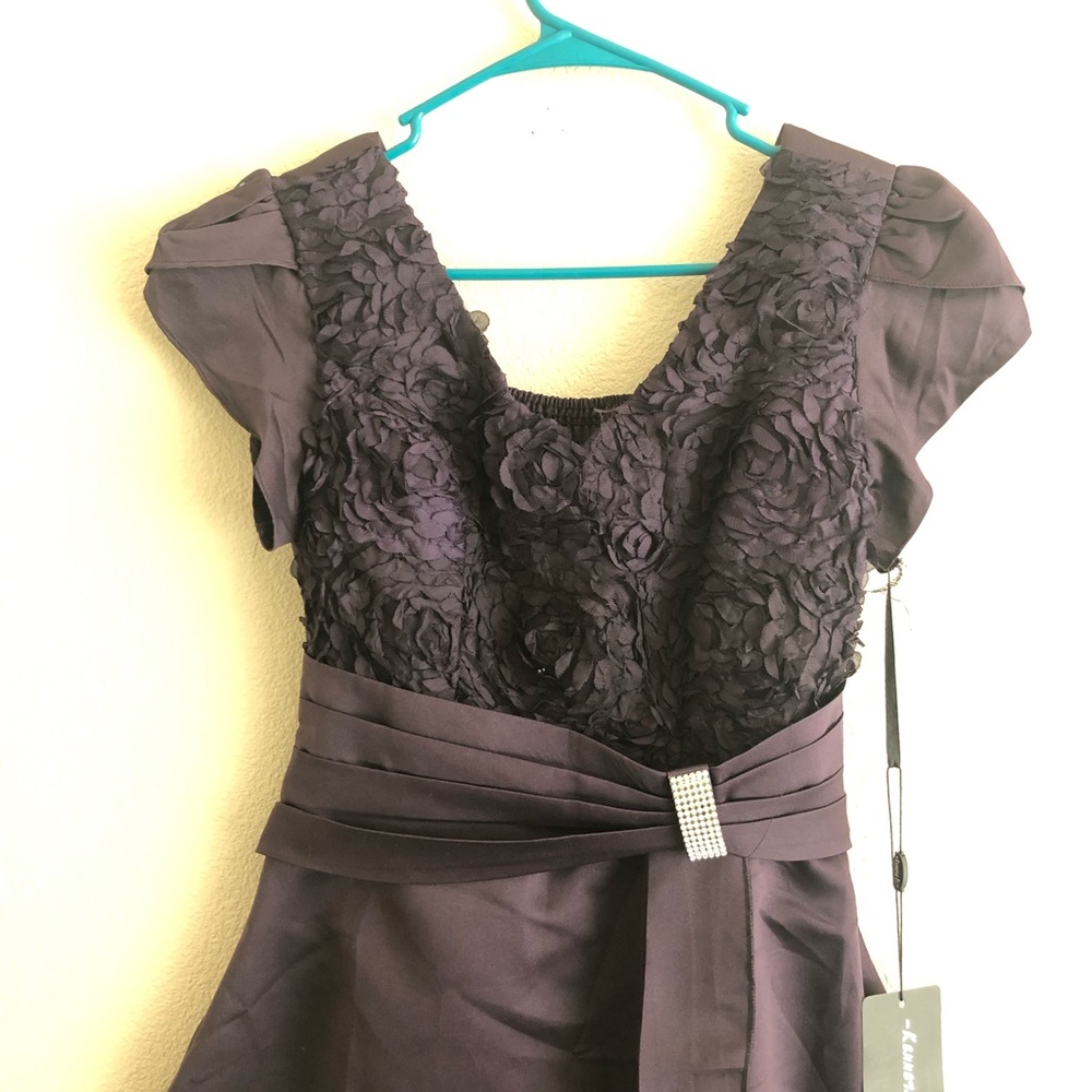 Beautiful party dress.. never worn